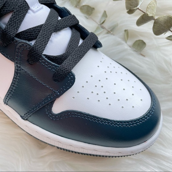 NIKE Air Jordan 1 Mid Armory Navy PRICE FIRM - Picture 10 of 14